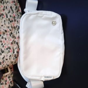 Nwot Lululemon belt bag white